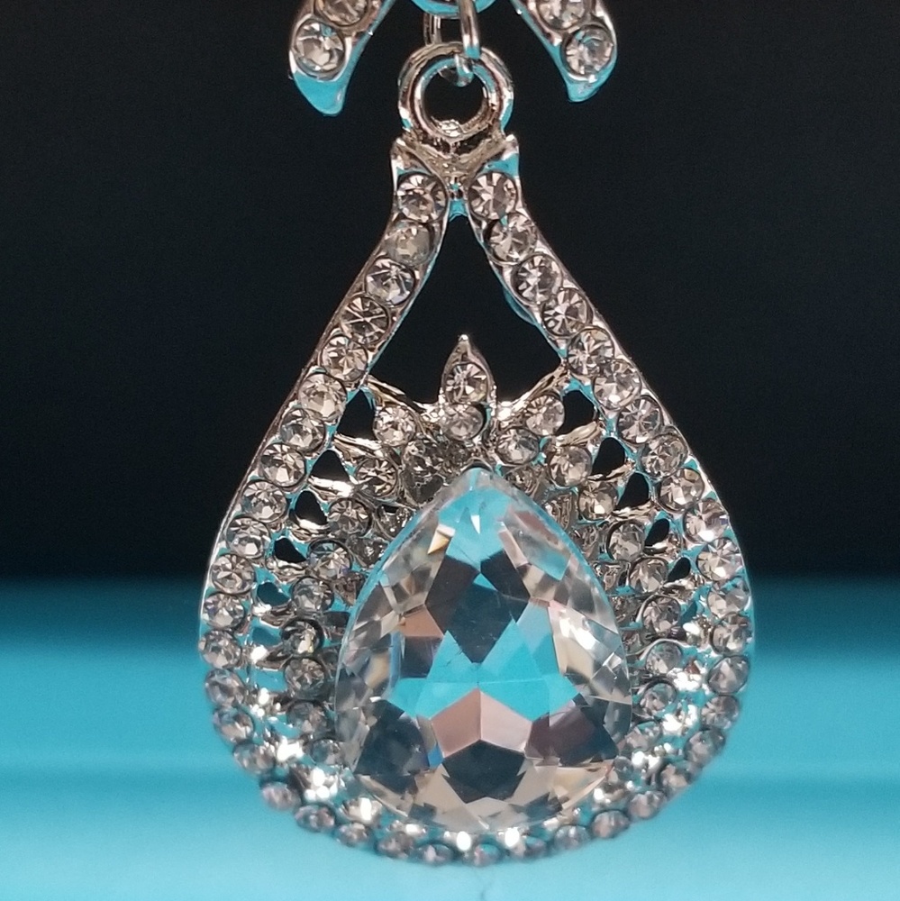 Crystal rhinestone earrings - Picture 3 of 7